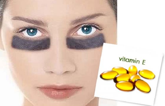 cach-dung-vitamin-e-giam-tham-quang-mat-hieu-qua